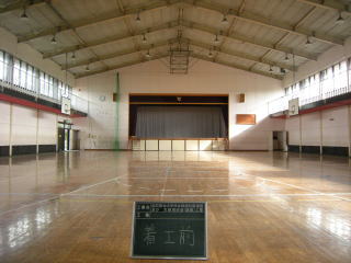 学校体育館耐震補強の施工写真