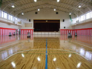 学校体育館耐震補強の施工写真